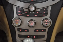 2011款奇瑞A3三厢1.6L手动尊贵型