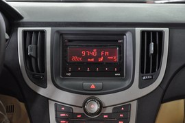 2011款奇瑞A3三厢1.6L手动尊贵型