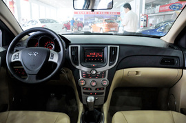 2011款奇瑞A3三厢1.6L手动尊贵型