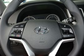 2015款现代全新途胜1.6T双离合两驱智能型