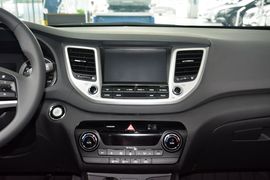 2015款现代全新途胜1.6T双离合两驱智能型