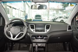 2015款现代全新途胜1.6T双离合两驱智能型