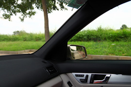 2010款奔驰C200旅行车试驾