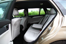 2010款奔驰C200旅行车试驾