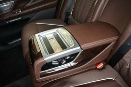 2016款宝马740Li豪华型