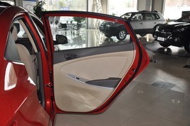 2010款现代瑞纳1.4GLS自动豪华型