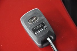 2010款现代瑞纳1.4GLS自动豪华型
