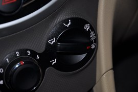 2010款现代瑞纳1.4GLS自动豪华型