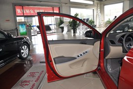 2010款现代瑞纳1.4GLS自动豪华型