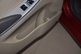 2010款现代瑞纳1.4GLS自动豪华型
