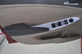 2010款现代瑞纳1.4GLS自动豪华型