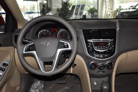 2010款现代瑞纳1.4GLS自动豪华型