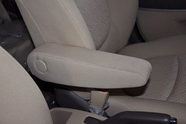 2010款现代瑞纳1.4GLS自动豪华型