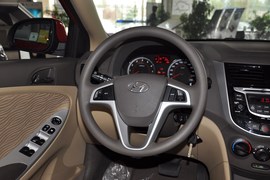 2010款现代瑞纳1.4GLS自动豪华型