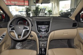 2010款现代瑞纳1.4GLS自动豪华型
