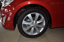 2010款现代瑞纳1.4GLS自动豪华型