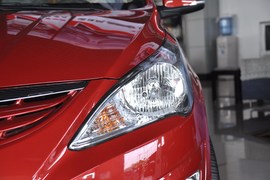 2010款现代瑞纳1.4GLS自动豪华型