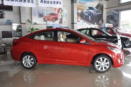 2010款现代瑞纳1.4GLS自动豪华型