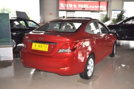 2010款现代瑞纳1.4GLS自动豪华型