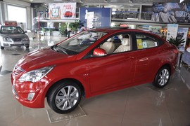 2010款现代瑞纳1.4GLS自动豪华型