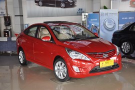 2010款现代瑞纳1.4GLS自动豪华型