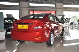 2010款现代瑞纳1.4GLS自动豪华型