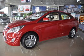 2010款现代瑞纳1.4GLS自动豪华型