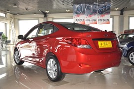2010款现代瑞纳1.4GLS自动豪华型