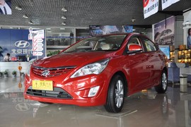 2010款现代瑞纳1.4GLS自动豪华型