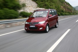 2010款五菱宏光1.4豪华型试驾