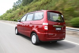 2010款五菱宏光1.4豪华型试驾