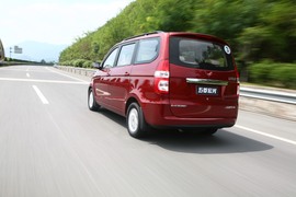 2010款五菱宏光1.4豪华型试驾