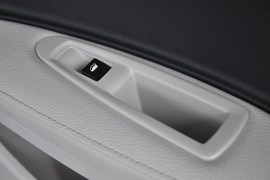 2011款雪铁龙世嘉两厢1.6L自动炫雅型