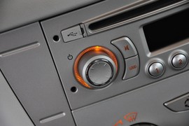 2011款雪铁龙世嘉两厢1.6L自动炫雅型
