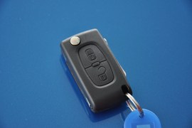 2011款雪铁龙世嘉两厢1.6L自动炫雅型