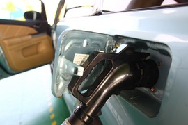 2010款比亚迪E6电动车试驾实拍