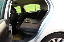 2010款高尔夫1.4TSI与英朗XT