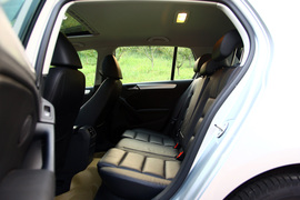 2010款高尔夫1.4TSI与英朗XT