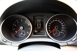 2010款高尔夫1.4TSI与英朗XT