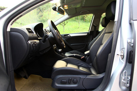 2010款高尔夫1.4TSI与英朗XT