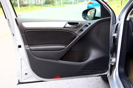 2010款高尔夫1.4TSI与英朗XT