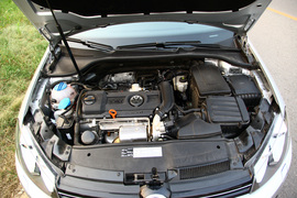 2010款高尔夫1.4TSI与英朗XT