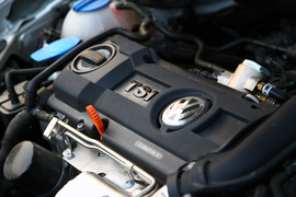 2010款高尔夫1.4TSI与英朗XT