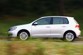 2010款高尔夫1.4TSI与英朗XT