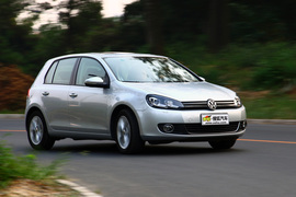 2010款高尔夫1.4TSI与英朗XT