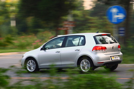 2010款高尔夫1.4TSI与英朗XT