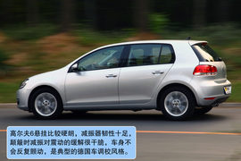 2010款高尔夫1.4TSI与英朗XT