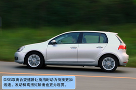 2010款高尔夫1.4TSI与英朗XT