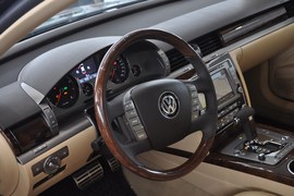 2011款大众辉腾V6