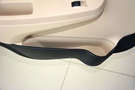 2015款奇瑞风云2两厢1.5L手动新锐版